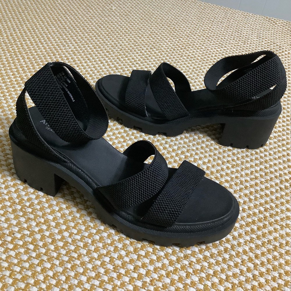 Arizona sandals Block heel black size 11 M